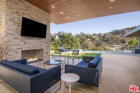 10802 Alta View Dr, Studio City, CA 91604
