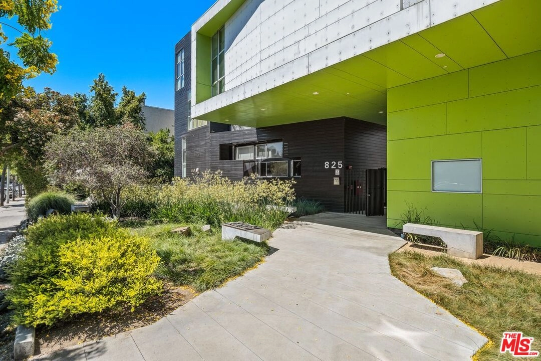 825 N KINGS RD Unit 3  