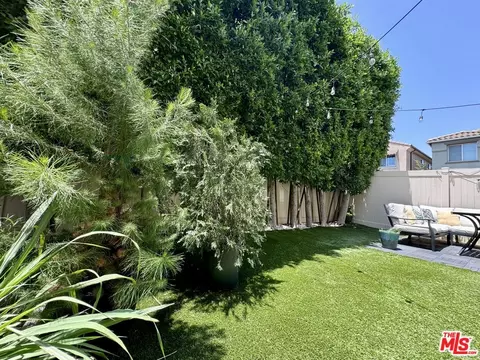 Exterior - 7611 N Courage Way, Van Nuys, CA 91405 photo 3 of 7