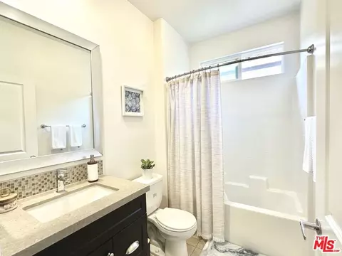 Bath - 7611 N Courage Way, Van Nuys, CA 91405 photo 1 of 3