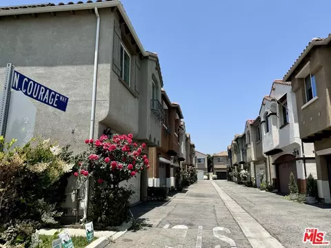 Exterior - 7611 N Courage Way, Van Nuys, CA 91405 photo 5 of 7