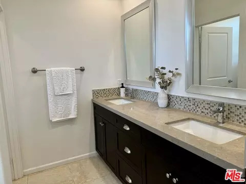 Bath - 7611 N Courage Way, Van Nuys, CA 91405 photo 3 of 3