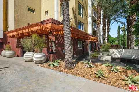 21301 Erwin St #508, Woodland Hills, CA 91367
