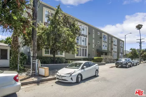 14556 Magnolia Blvd, Sherman Oaks, CA 91403
