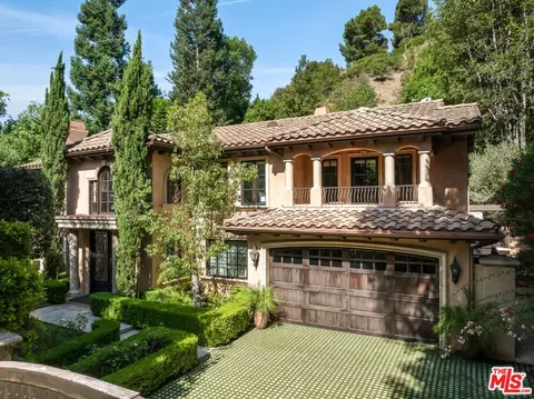 3145 Abington Dr, Beverly Hills, CA 90210