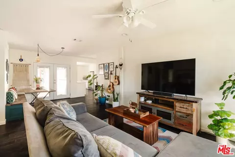 25033 Chestnut St, Newhall, CA 91321