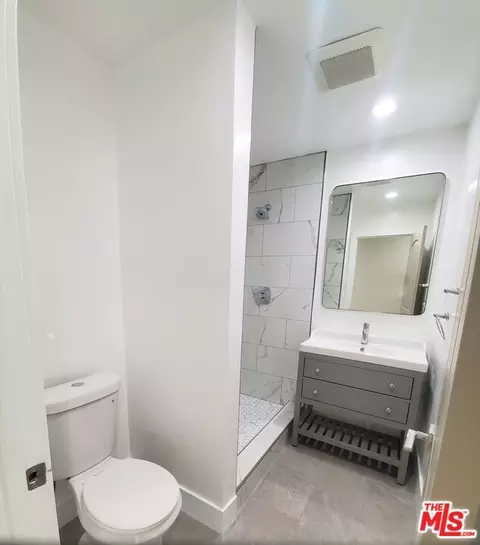 Bath - 1128 Irving Ave, Glendale, CA 91201 photo 3 of 3