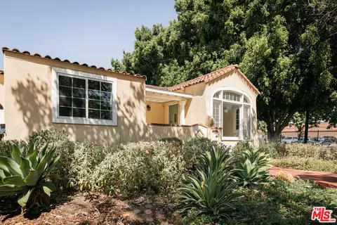 859 N Mansfield Ave, Los Angeles, CA 90038