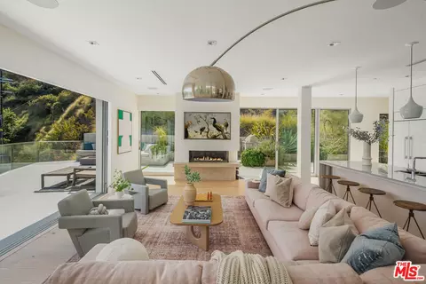 9697 Heather Rd, Beverly Hills, CA 90210