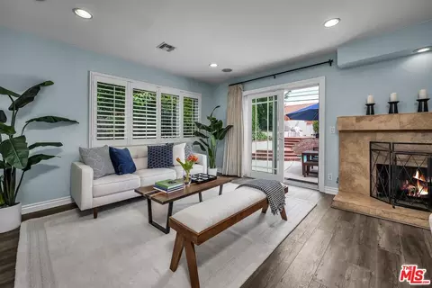 21701 Costanso St, Woodland Hills, CA 91364