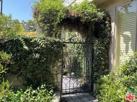 660 S Orange Grove Blvd #C, Pasadena, CA 91105