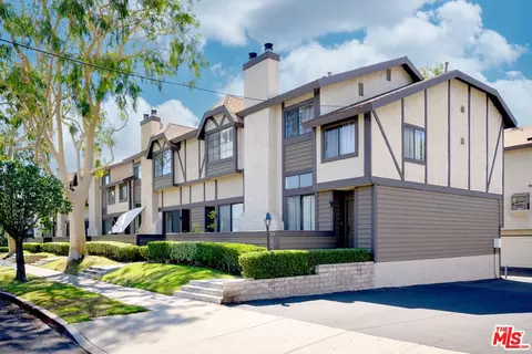19230 Wyandotte St #3, Reseda, CA 91335