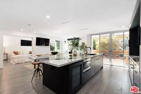 1010 N Kings Rd #106, West Hollywood, CA 90069