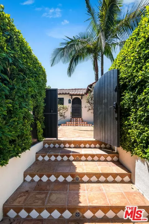 133 N Almont Dr, West Hollywood, CA 90048