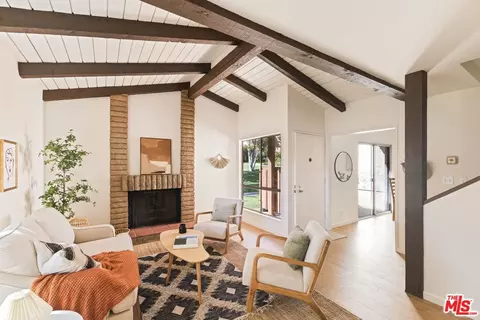 3713 Country Club Dr #6, Long Beach, CA 90807