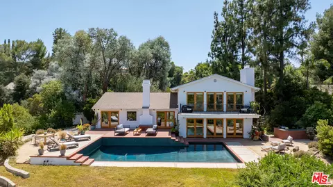 4343 Reyes Dr, Tarzana, CA 91356