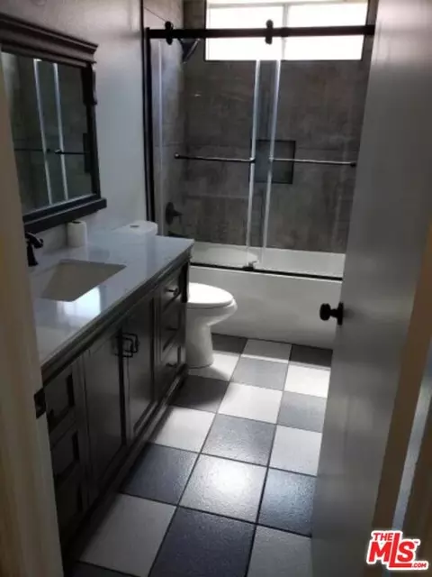 Bath - 1882 Miramar St, Perris, CA 92571 photo 3 of 6