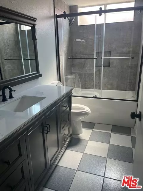 Bath - 1882 Miramar St, Perris, CA 92571 photo 4 of 6