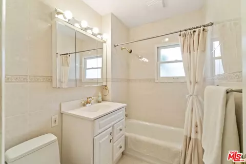 Bath - 1216 Ethel St, Glendale, CA 91207 photo 2 of 3