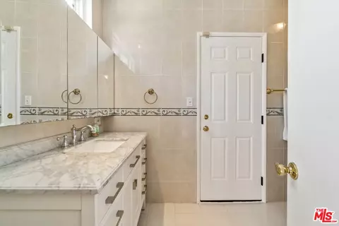Bath - 1216 Ethel St, Glendale, CA 91207 photo 1 of 3