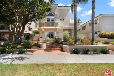 915 12th St #4, Santa Monica, CA 90403