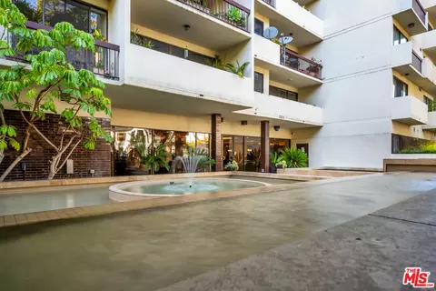 325 N Oakhurst Dr #PH3, Beverly Hills, CA 90210