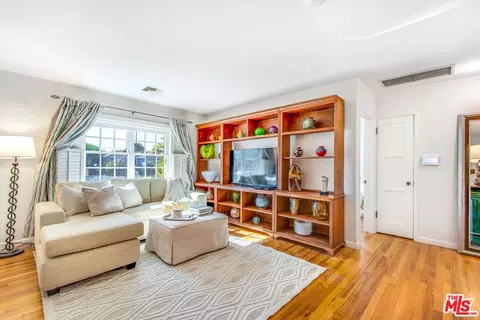 5776 Hesperia Ave, Encino, CA 91316