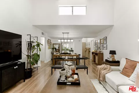 18350 Hatteras St #257, Tarzana, CA 91356