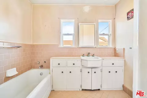 Bath - 7937 6th St, Downey, CA 90241 photo 1 of 3