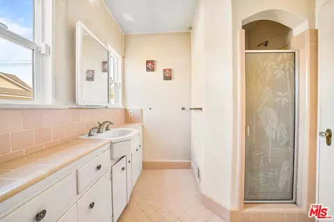 Bath - 7937 6th St, Downey, CA 90241 photo 2 of 3