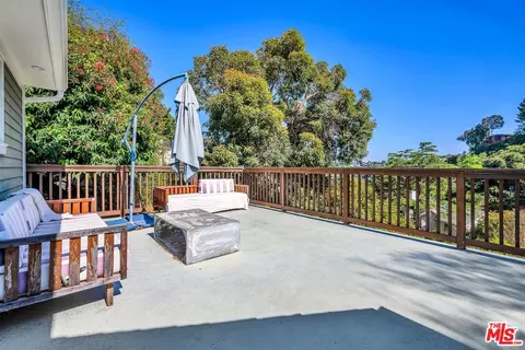 8469 Utica Dr, Los Angeles, CA 90046