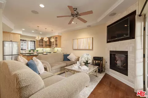 Living - 5104 Breakwater Way, Oxnard, CA 93035 photo 4 of 5