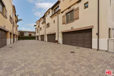 Exterior - 5104 Breakwater Way, Oxnard, CA 93035 photo 4 of 4