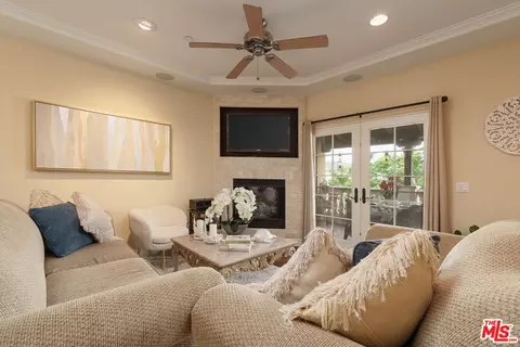 Living - 5104 Breakwater Way, Oxnard, CA 93035 photo 3 of 5