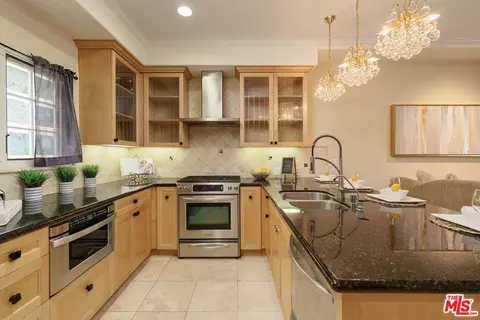 Kitchen - 5104 Breakwater Way, Oxnard, CA 93035 photo 2 of 2