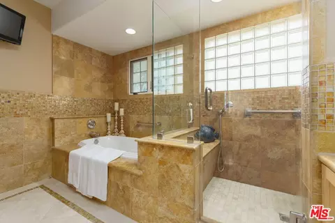 Bath - 5104 Breakwater Way, Oxnard, CA 93035 photo 5 of 6
