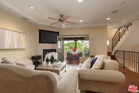 Living - 5104 Breakwater Way, Oxnard, CA 93035 photo 5 of 5