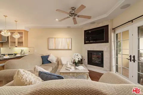 Living - 5104 Breakwater Way, Oxnard, CA 93035 photo 2 of 5