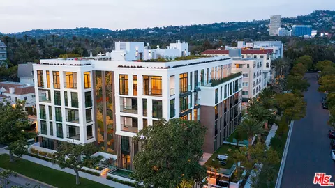 425 N Palm Dr #303, Beverly Hills, CA 90210