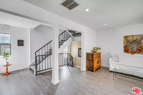 411 Pioneer Dr #5, Glendale, CA 91203