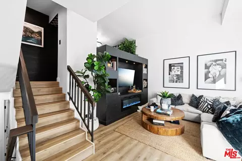 10911 Bluffside Dr #18, Studio City, CA 91604