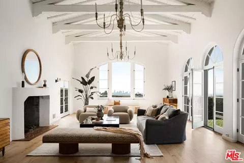 3206 Deronda Dr, Los Angeles, CA 90068