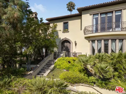 1041 Summit Dr, Beverly Hills, CA 90210