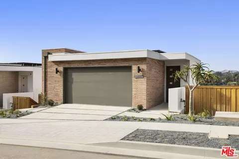 1641 N Bruce Ct, Los Angeles, CA 90026