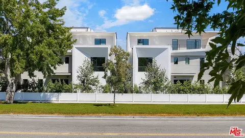3232 S Barrington Ave, Los Angeles, CA 90066
