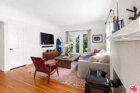 946 9th St #E, Santa Monica, CA 90403