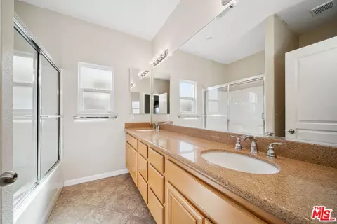 Bath - 2610 Lenrey Ave, El Centro, CA 92243 photo 2 of 2