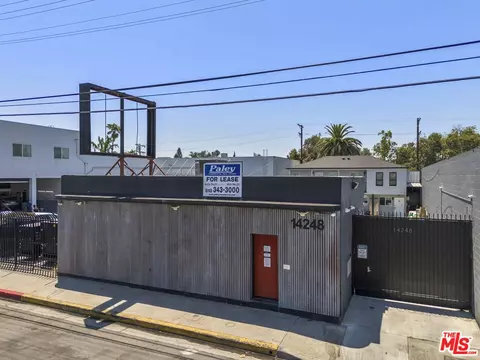 14248 Oxnard St, Van Nuys, CA 91401 photo 2