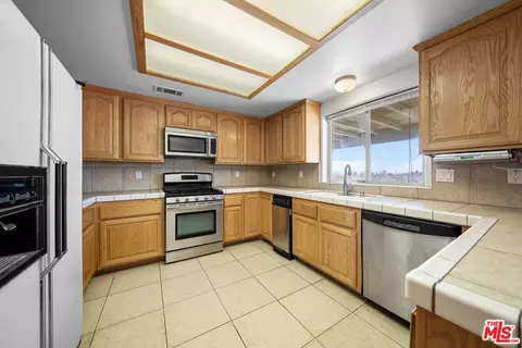 11635 Lebec Rd, Phelan, CA 92371 photo 13
