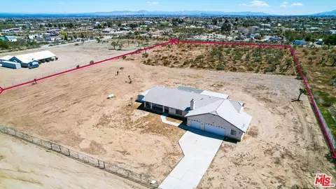 11635 Lebec Rd, Phelan, CA 92371 photo 3